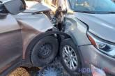 At a busy intersection in Mykolaiv, a collision occurred between a Chevrolet and a Hyundai.