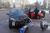 A Mitsubishi knocked down a road sign after colliding with a Volkswagen in Mykolaiv (photos available).