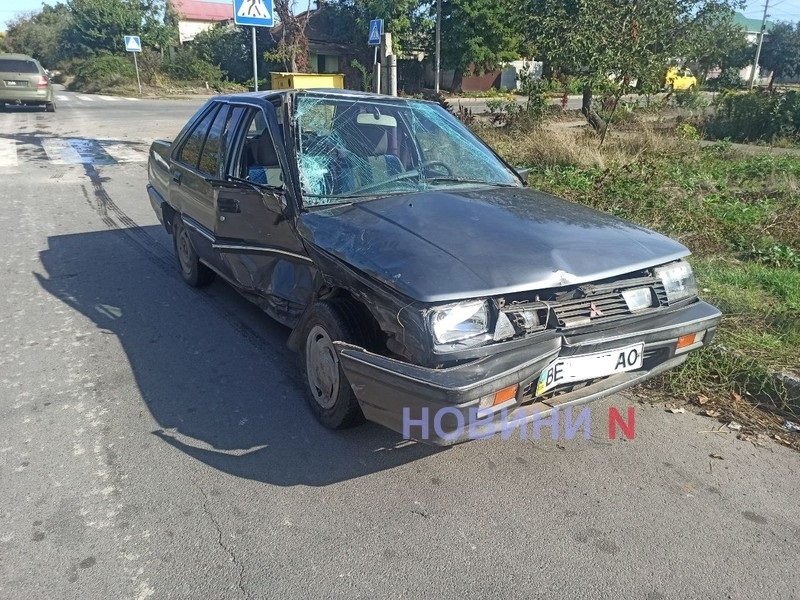 На аварийном перекрестке в Николаеве столкнулись «Рено» и «Мицубиси»