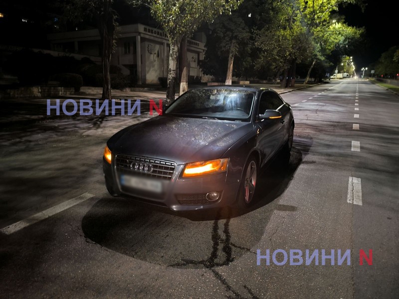 В центре Николаева столкнулись Audi и микроавтобус Mercedes