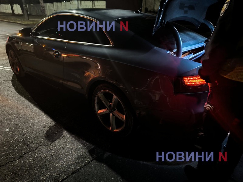 В центре Николаева столкнулись Audi и микроавтобус Mercedes