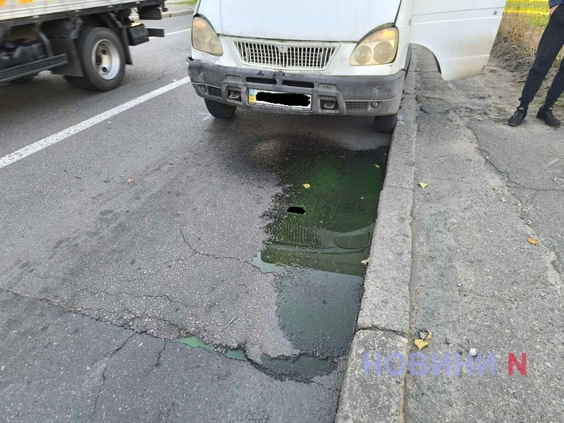 В центре Николаева «Газель» врезалась в полицейский автомобиль