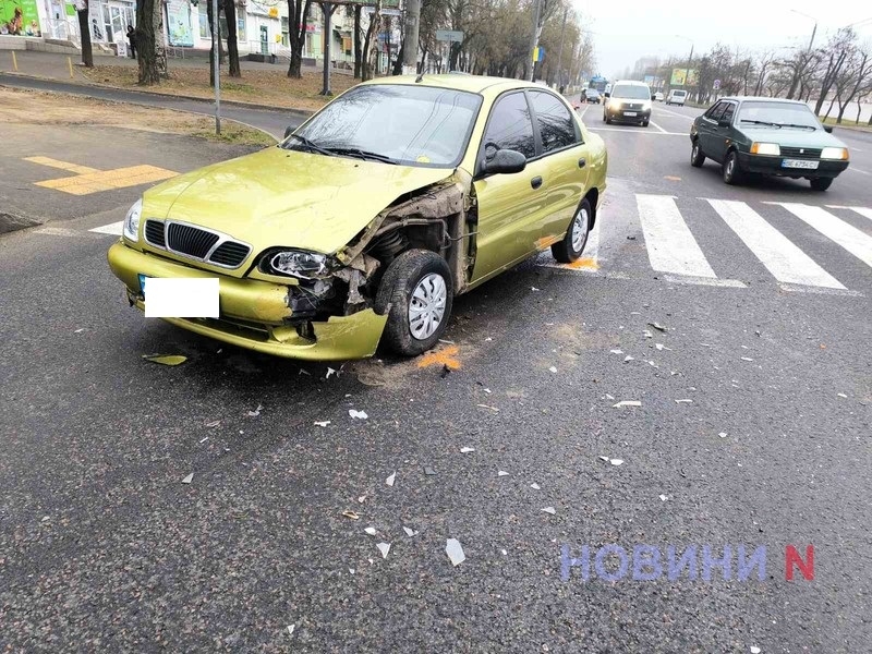 На перекрестке в Николаеве столкнулись Chery и Daewoo - пострадала пассажирка