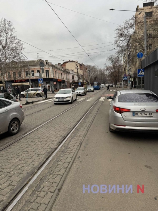 Электросамокат врезался в Volkswagen в центре Николаева