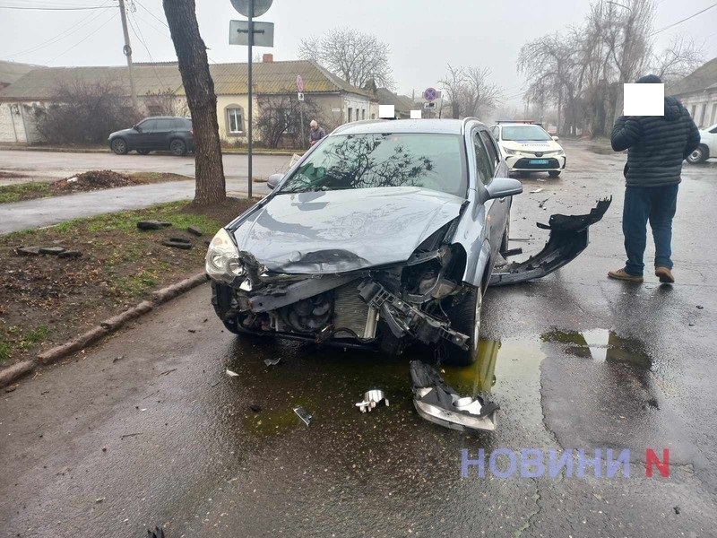 На перекрестке в Николаеве столкнулись Opel и Kia (фото)