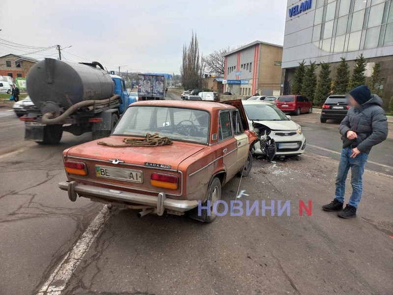 В Николаеве столкнулись «Киа» и ВАЗ