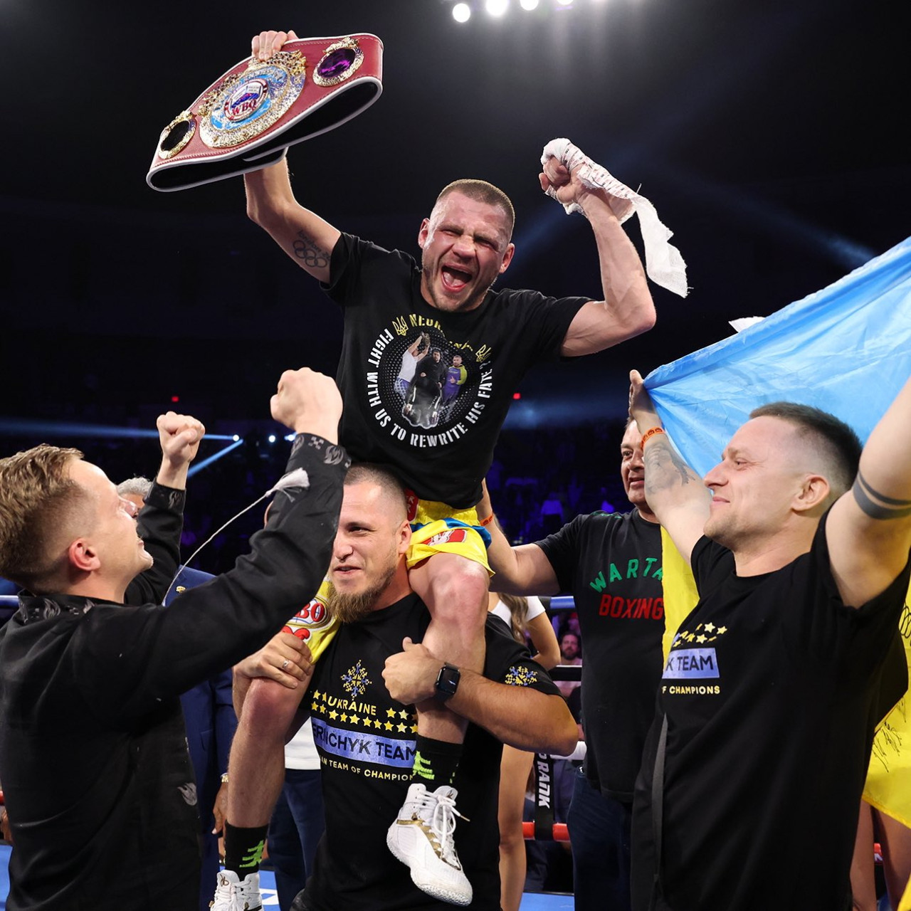 Денис Берінчик з чемпіонським поясом WBO