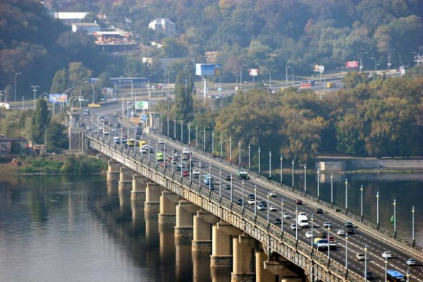 Підрядник в Києві &quot;відмив&quot; 3,5 млн гривень на ремонті мостів